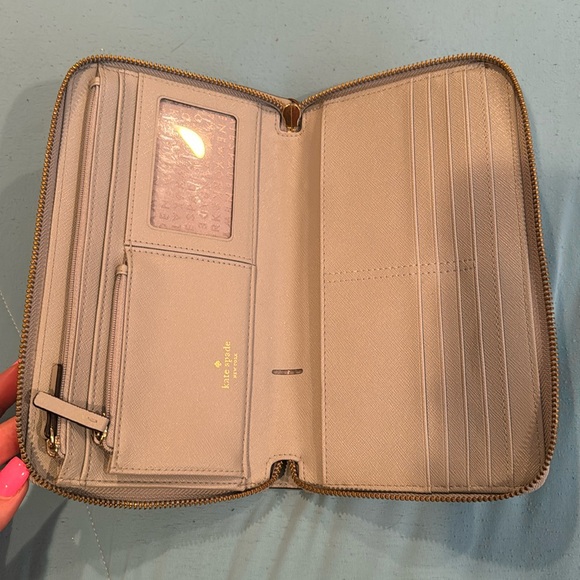 Kate Spade Zipper Organizer Wallet *USED ONCE* - Picture 2 of 12